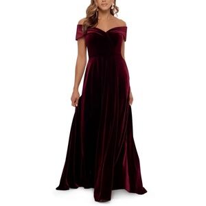 NWT Xscape Off-The-Shoulder Velvet Fit & Flare Gown - size 4